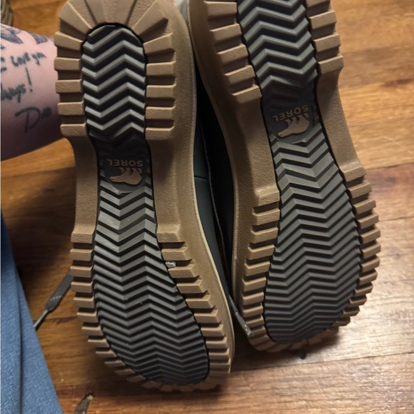 Sorel Women's Charcoal and Black Winter Boots - Picture 4 of 6